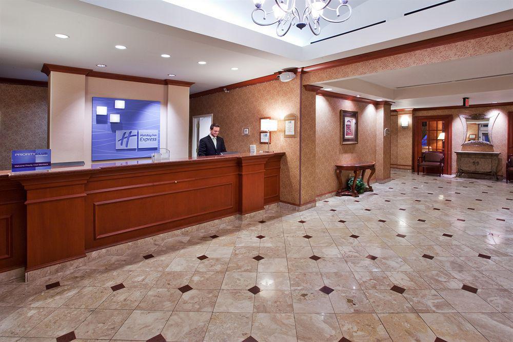Express & Grand Rapids-north By Ihg 2* Walker