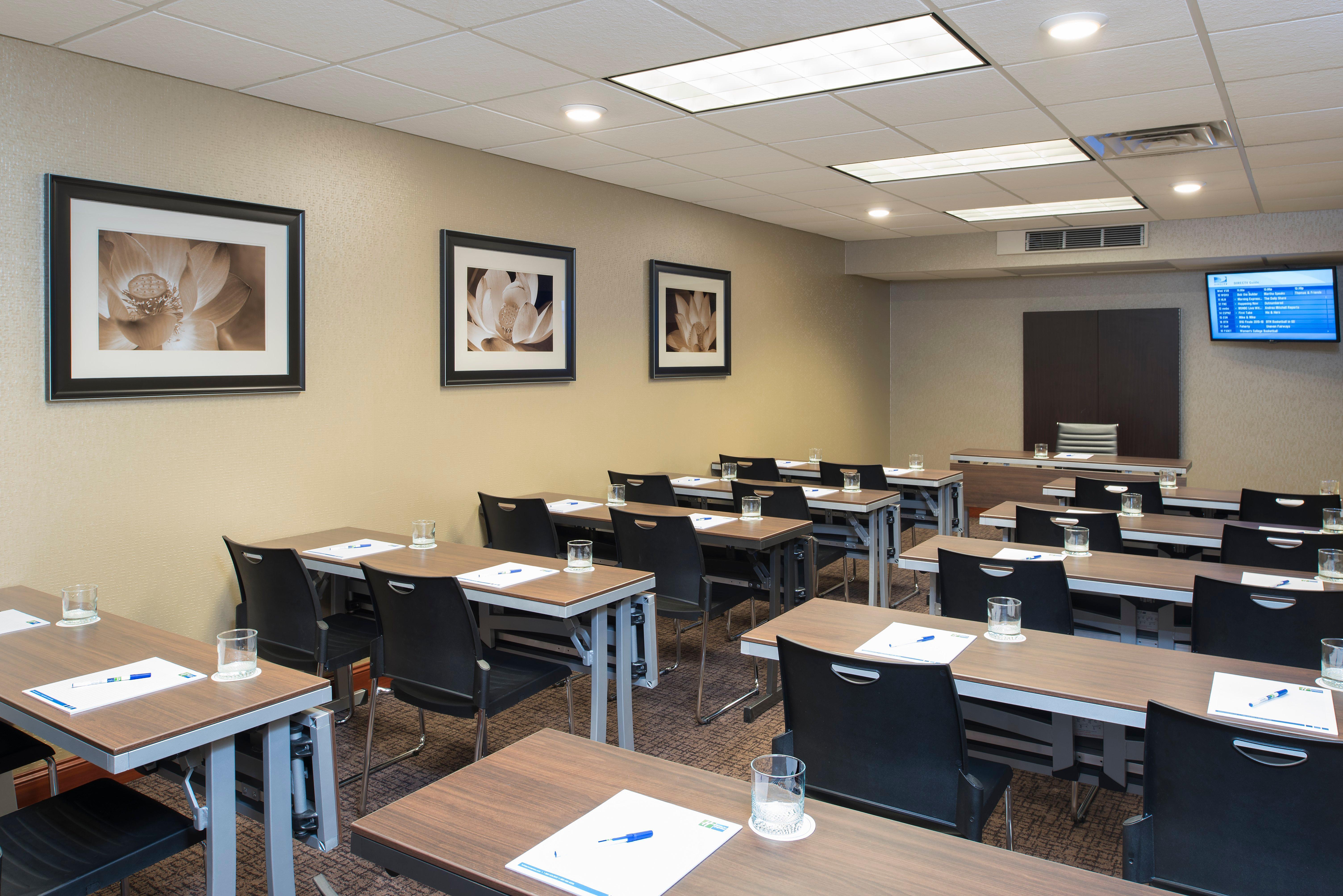 Express & Grand Rapids-north By Ihg 2* Walker