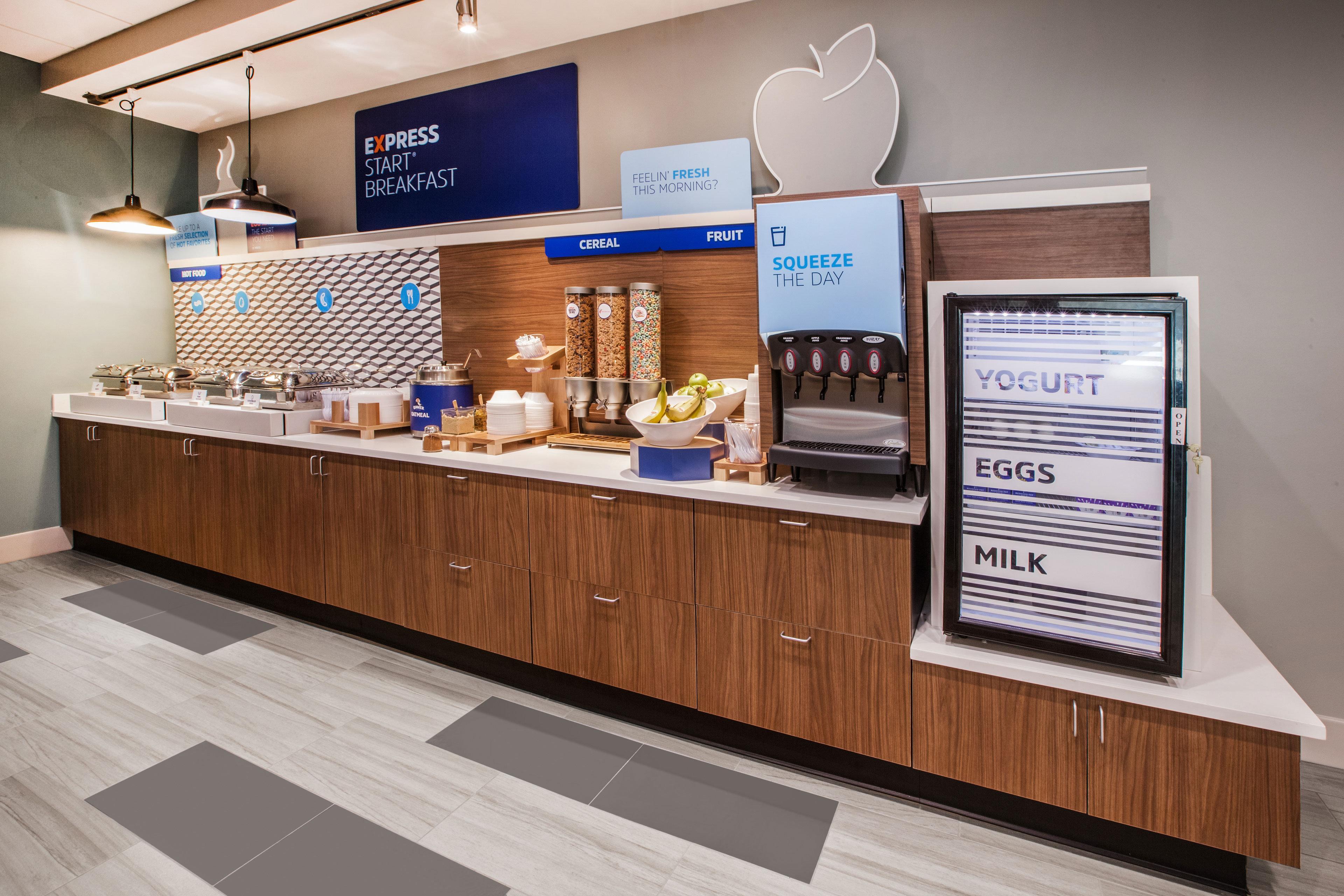 Hotel Express & Grand Rapids-north By Ihg Walker