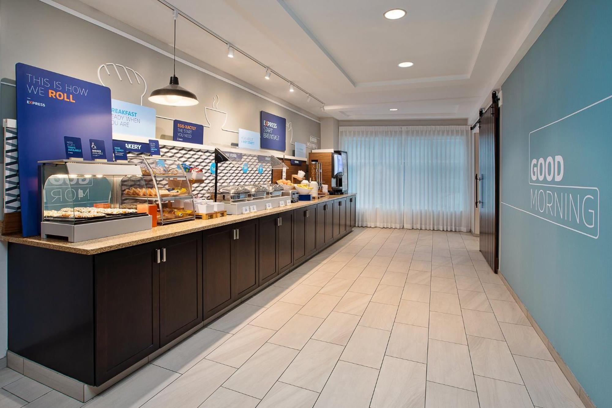 Hotel Express & Grand Rapids-north By Ihg Walker
