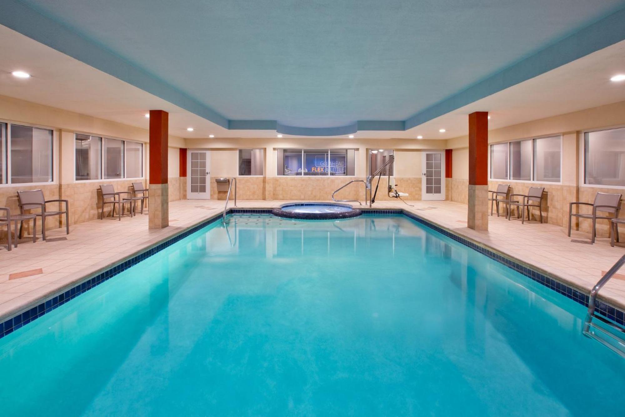 Express & Grand Rapids-north By Ihg Hotel Walker
