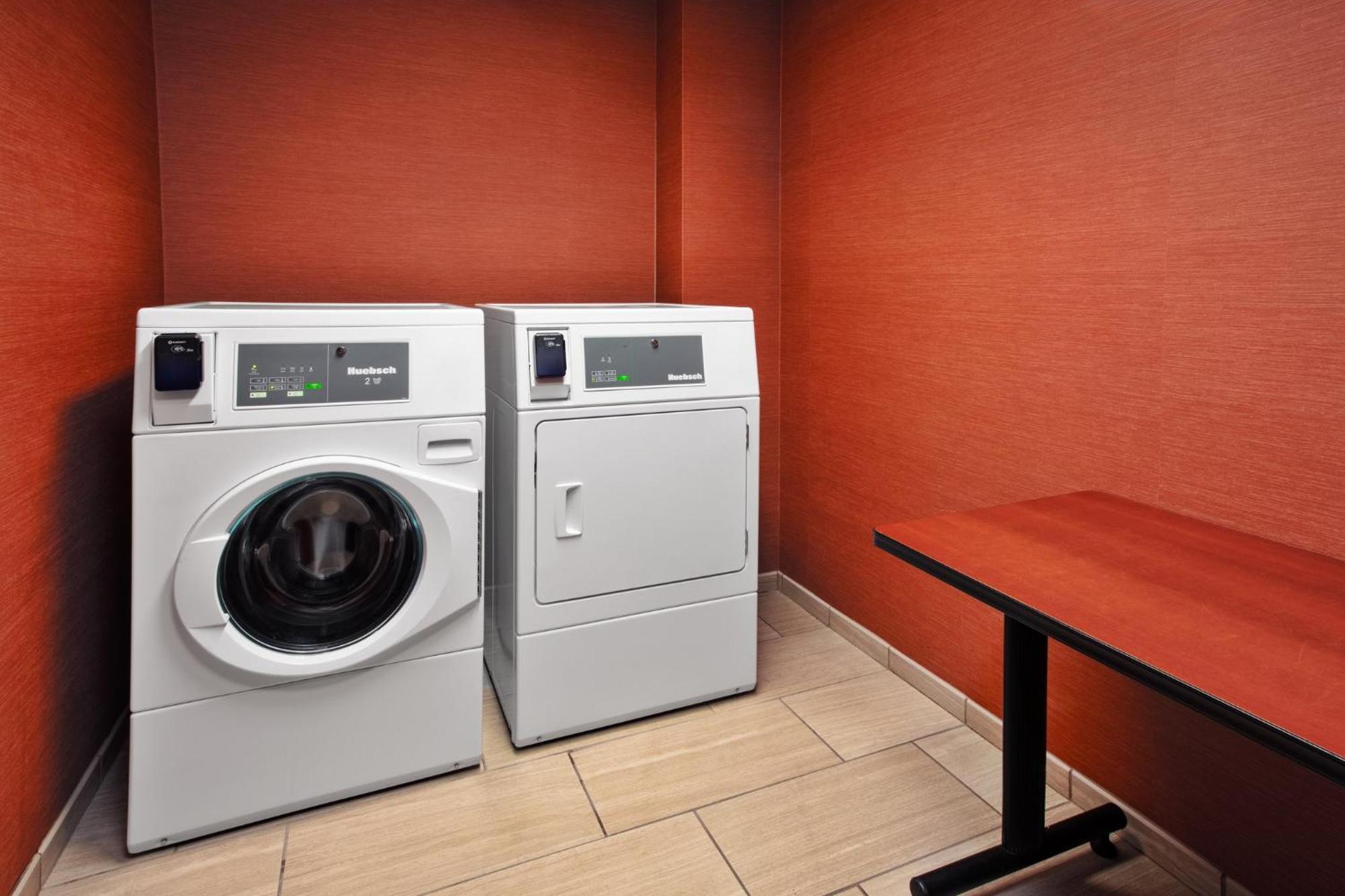 Hotel Express & Grand Rapids-north By Ihg Walker