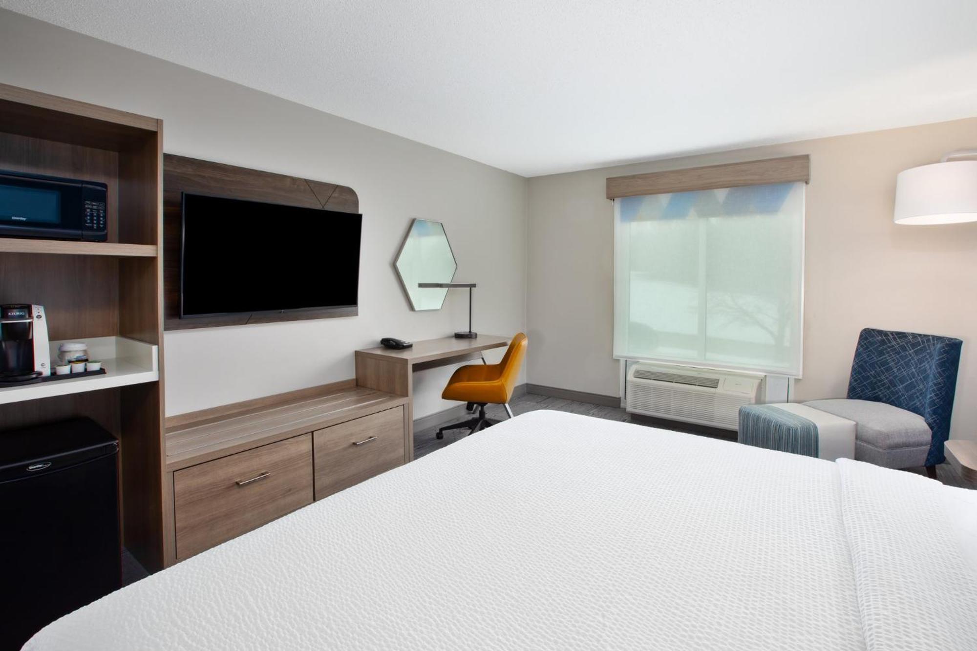 Express & Grand Rapids-north By Ihg Walker
