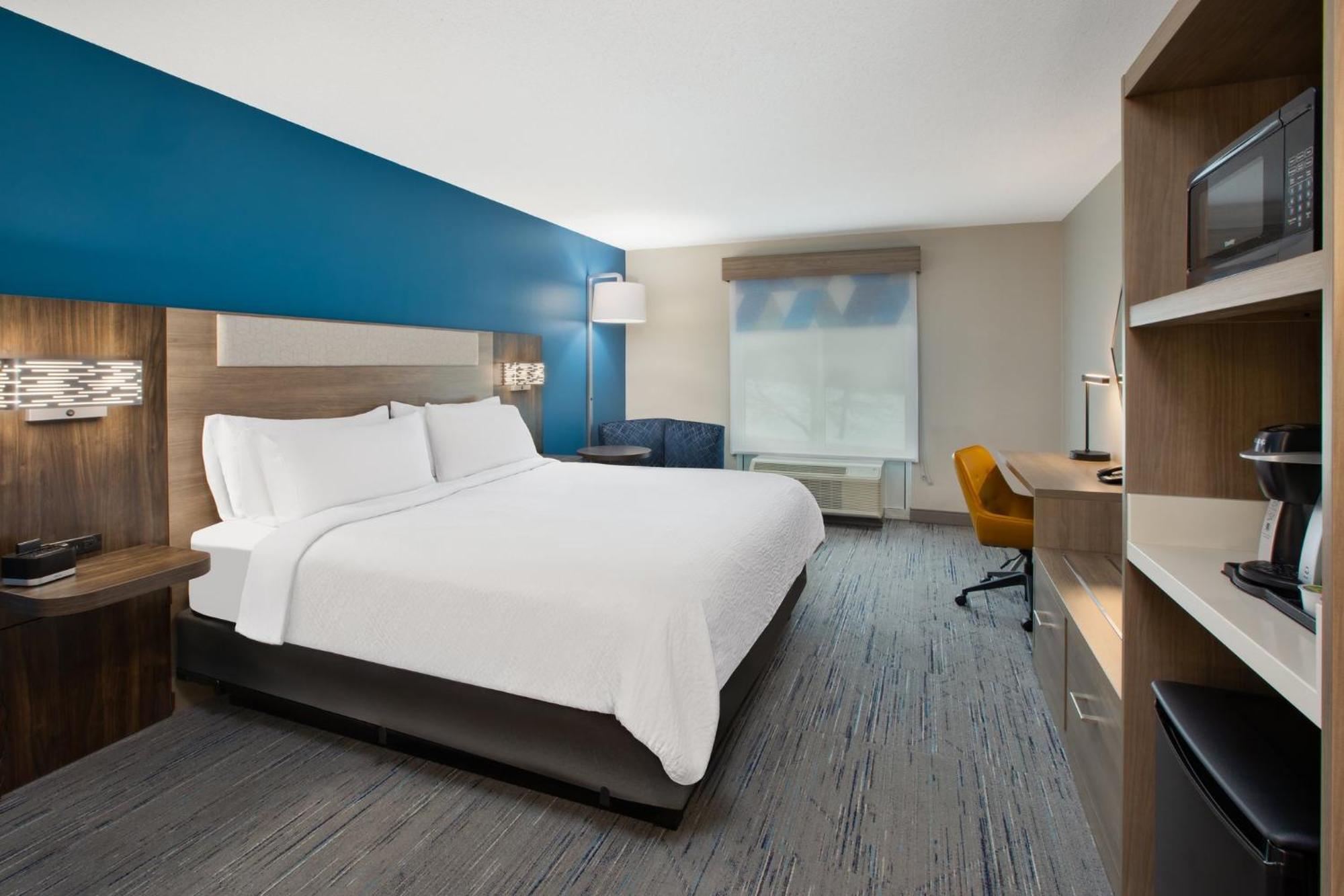Express & Grand Rapids-north By Ihg 2* Walker