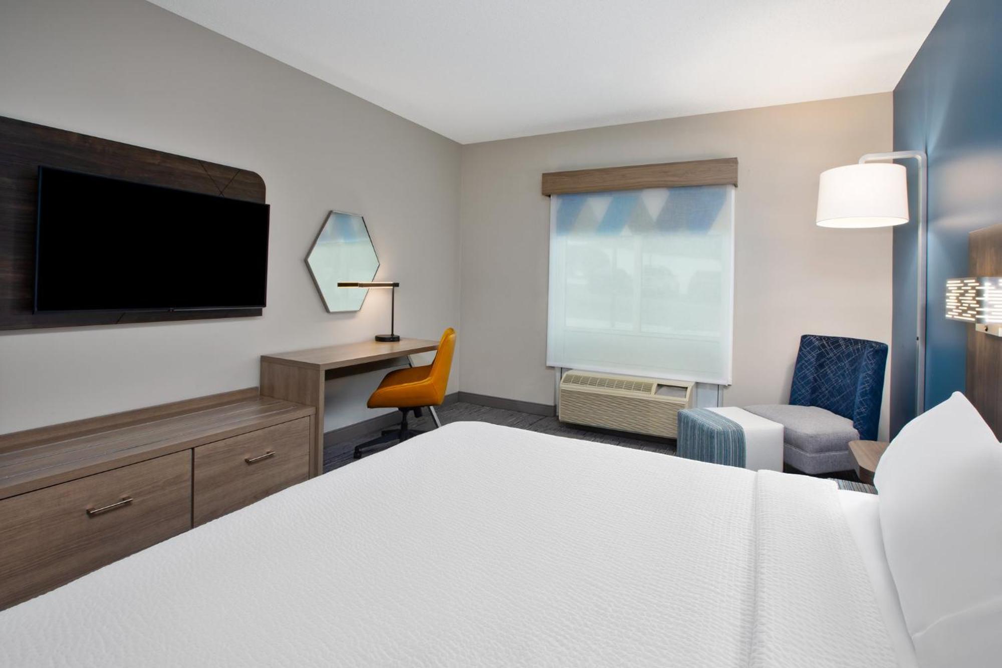Express & Grand Rapids-north By Ihg Walker