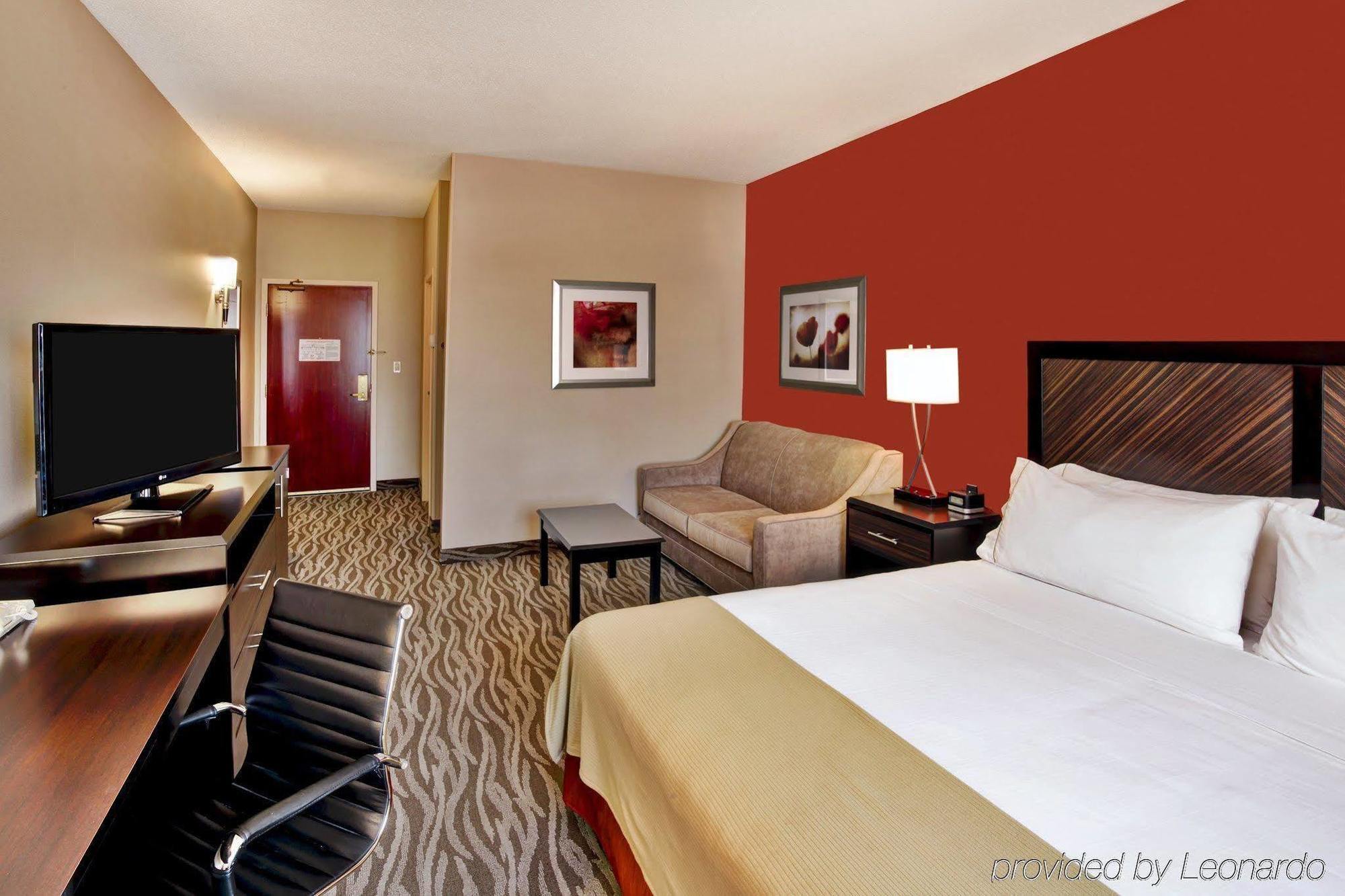 Express & Grand Rapids-north By Ihg 2* Walker